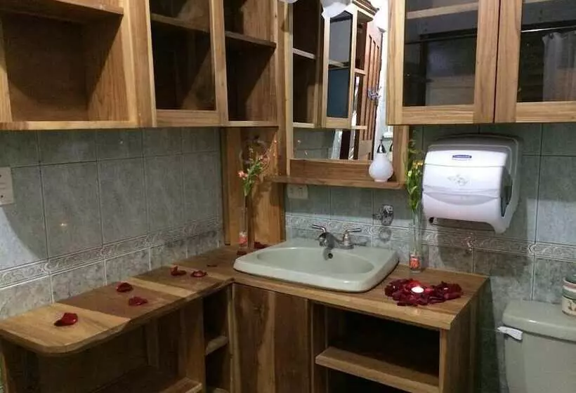 تختخواب و صبحانه & Spa Old House
