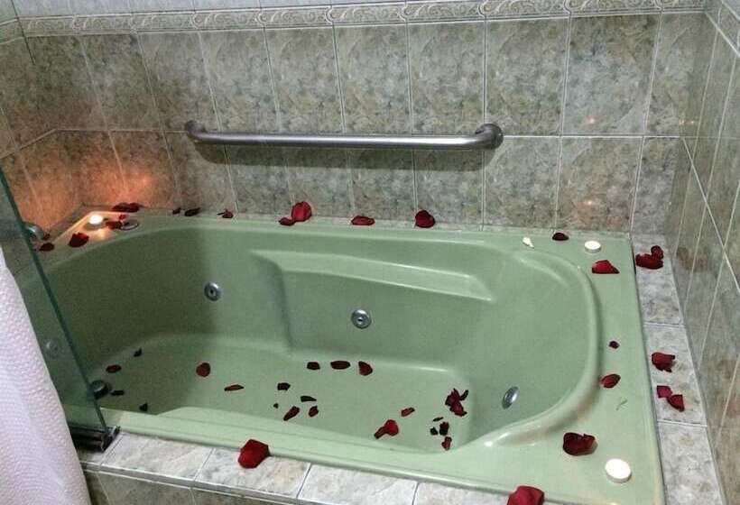 تختخواب و صبحانه & Spa Old House