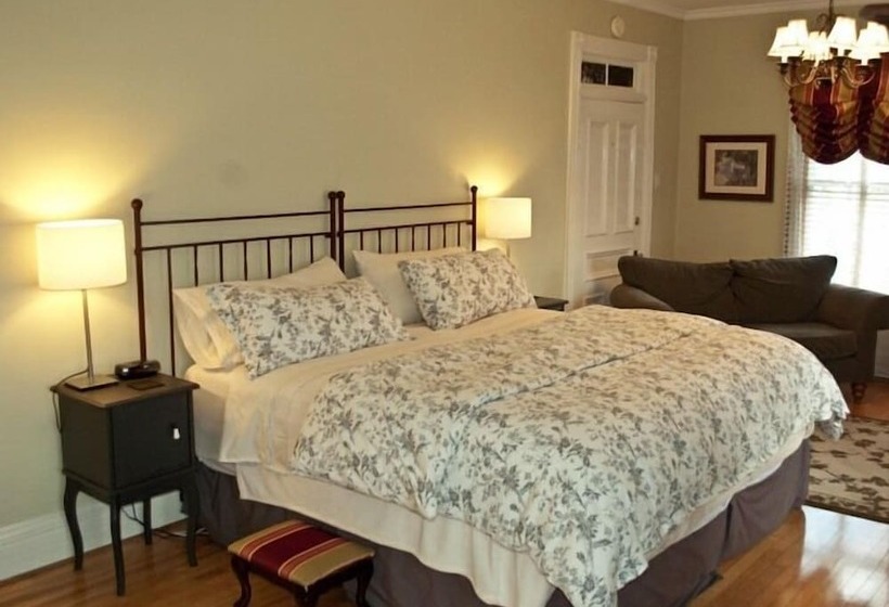 בית מלון כפרי Au Clos Rolland Couette & Cafe