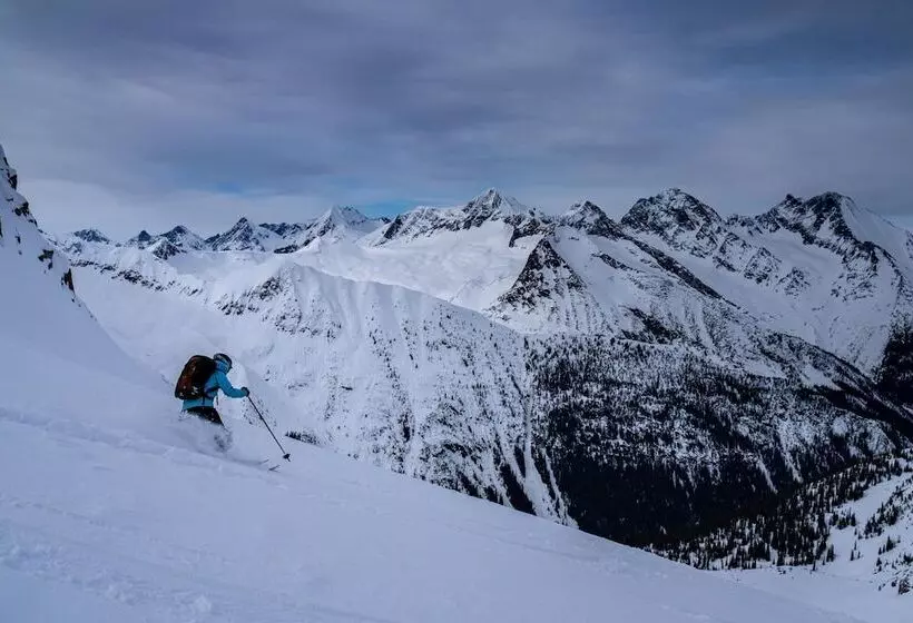 ホテル Auberge Kicking Horse Guest House