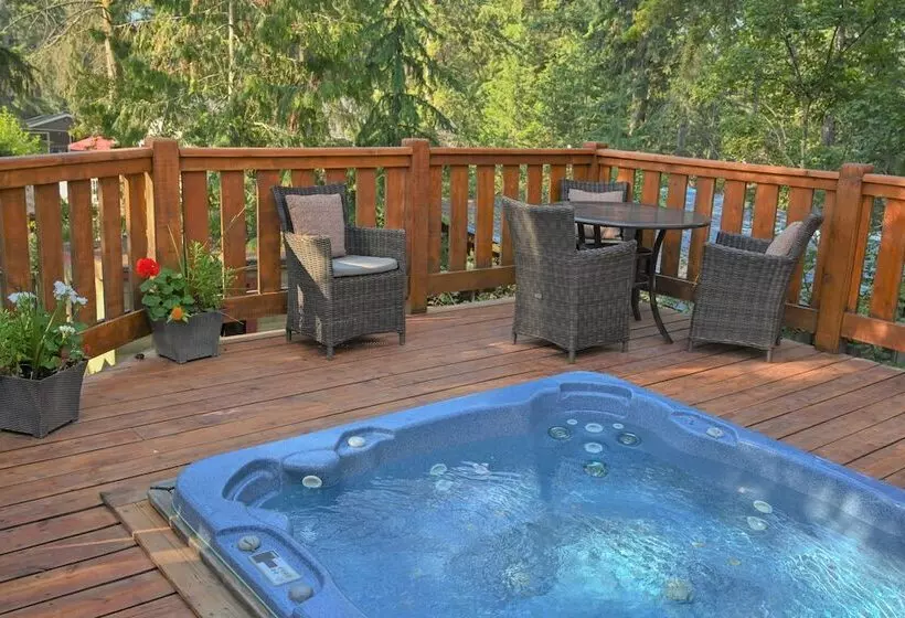 ホテル Auberge Kicking Horse Guest House
