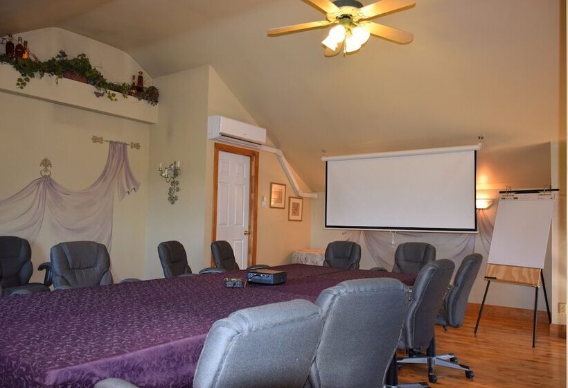 هتل Auberge Wild Rose Inn