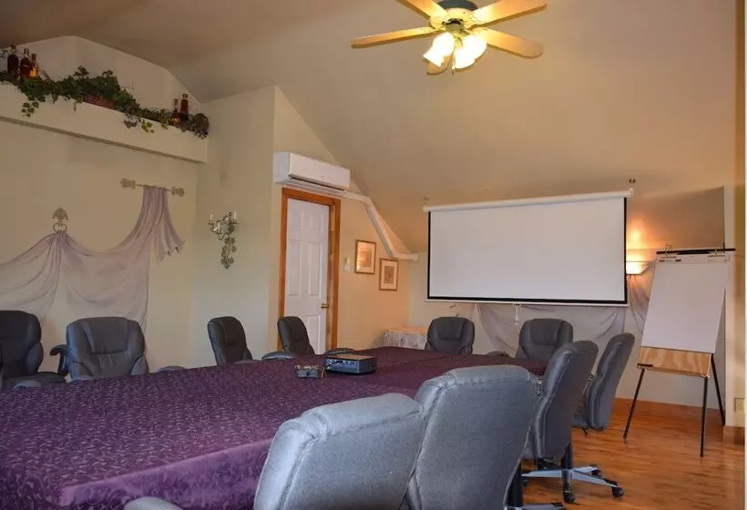 Hotelli Auberge Wild Rose Inn