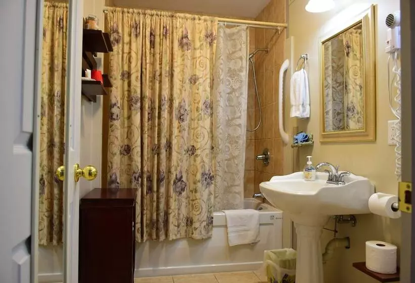 Hotelli Auberge Wild Rose Inn