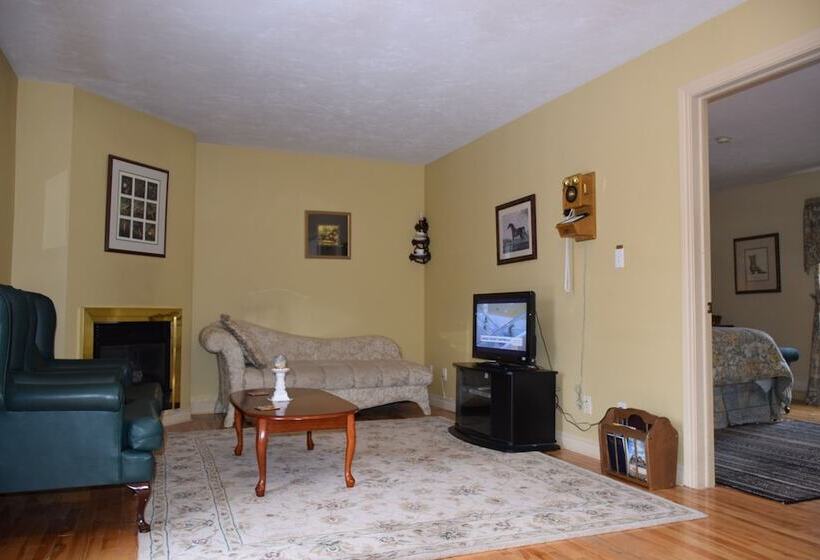 هتل Auberge Wild Rose Inn