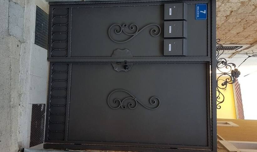 בית מלון כפרי Central Old Town Rooms