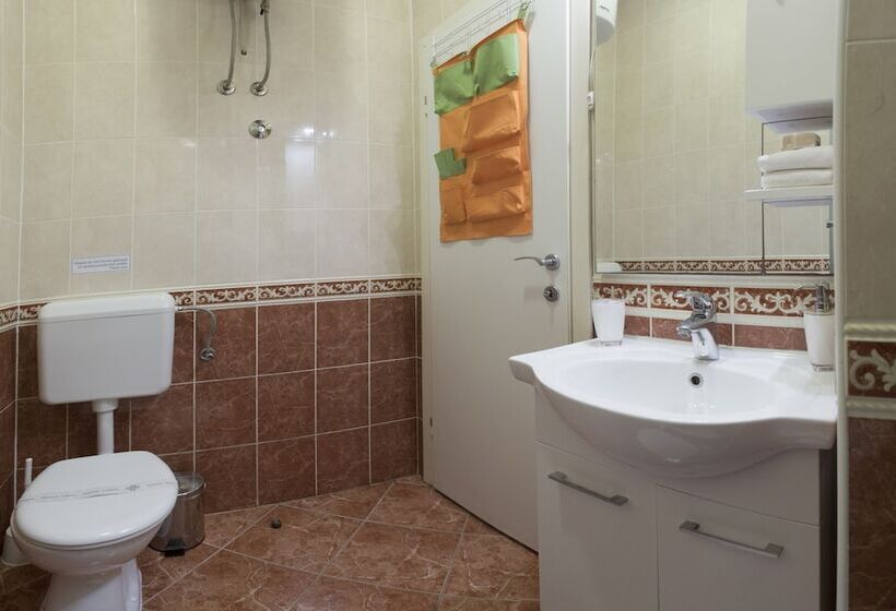 בית מלון כפרי Central Old Town Rooms