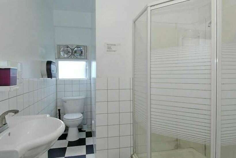 فندق C&n Backpackers Hostel   Vancouver