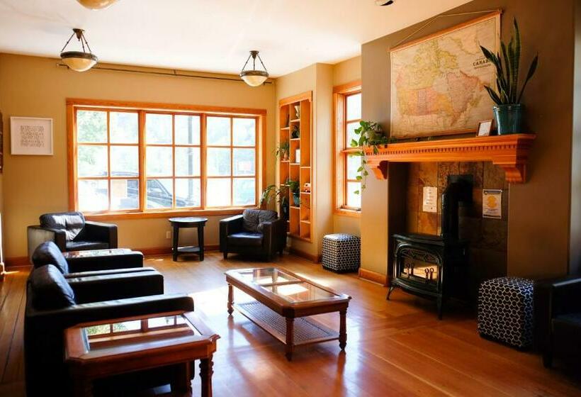 酒店 Dancing Bear Inn Hostel