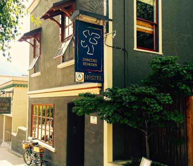 酒店 Dancing Bear Inn Hostel