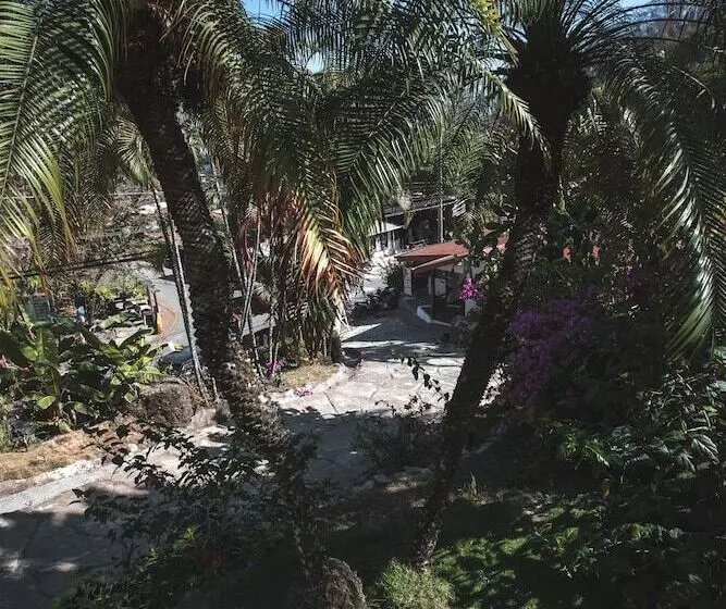 ホテル El Jardin