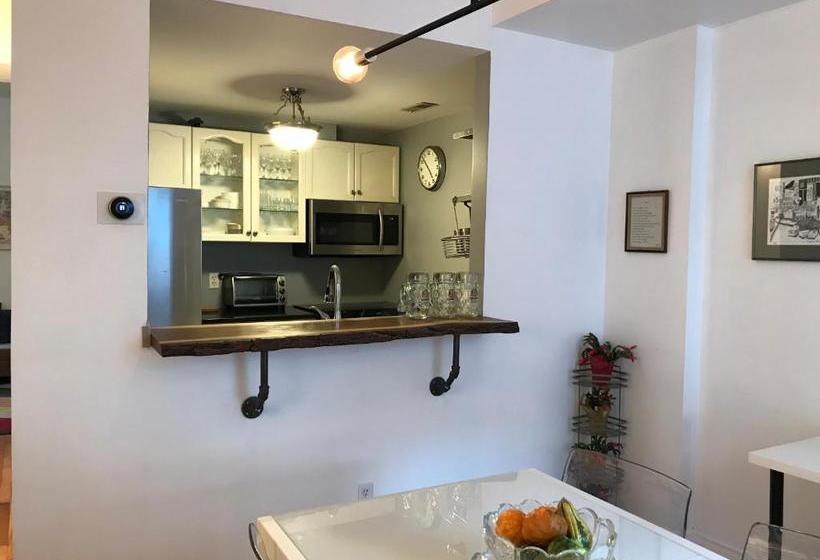 هتل Executive Underground Apartment