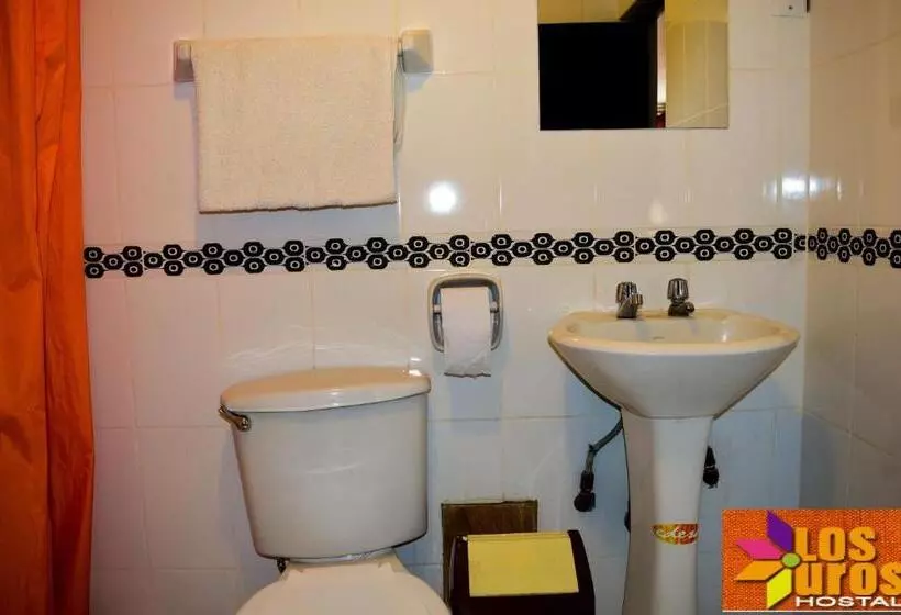 هتل Hostal Los Uros