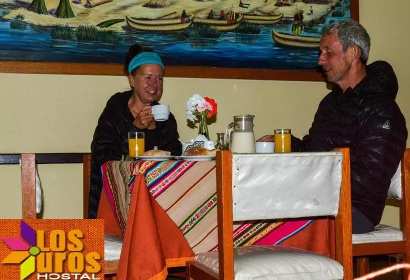 هتل Hostal Los Uros