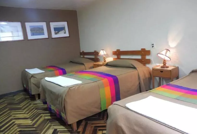 هتل Hostal Los Uros