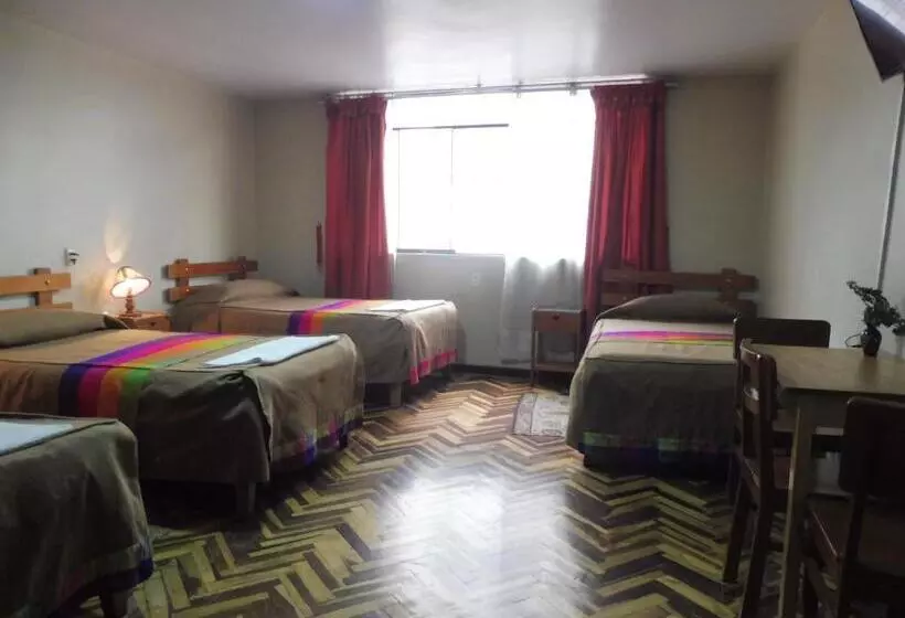 هتل Hostal Los Uros