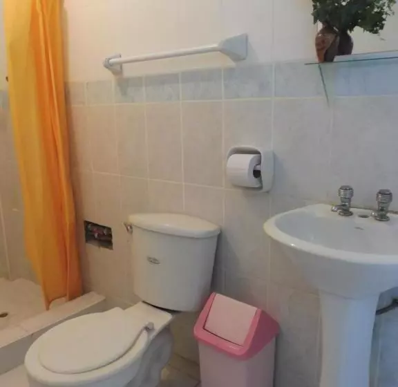 هتل Hostal Los Uros