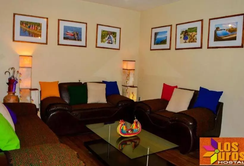 هتل Hostal Los Uros