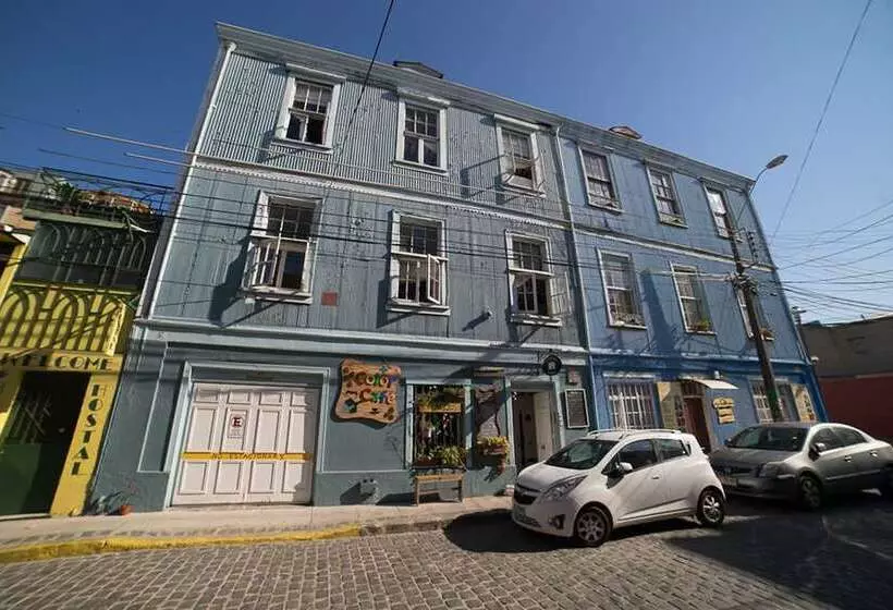 هتل La Valija Hostel