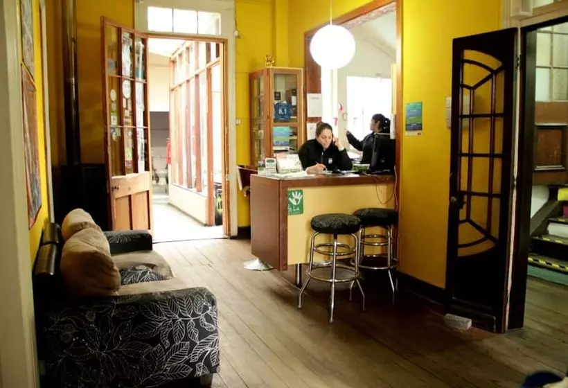 هتل La Valija Hostel
