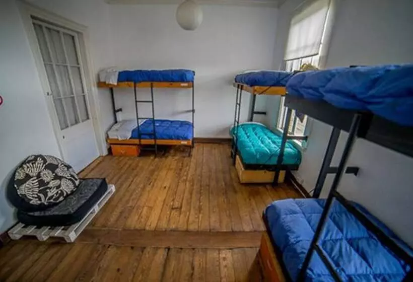 هتل La Valija Hostel