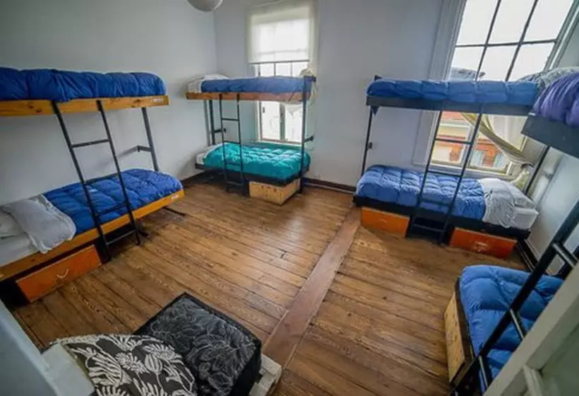 هتل La Valija Hostel