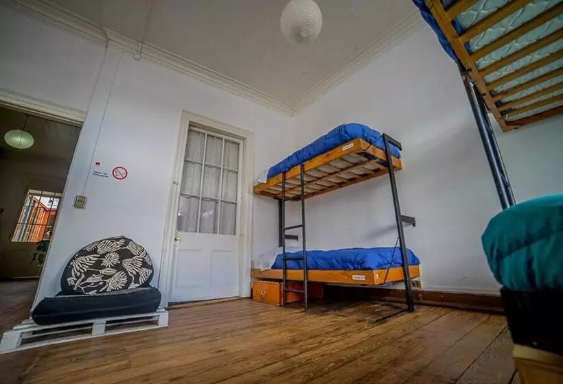 هتل La Valija Hostel