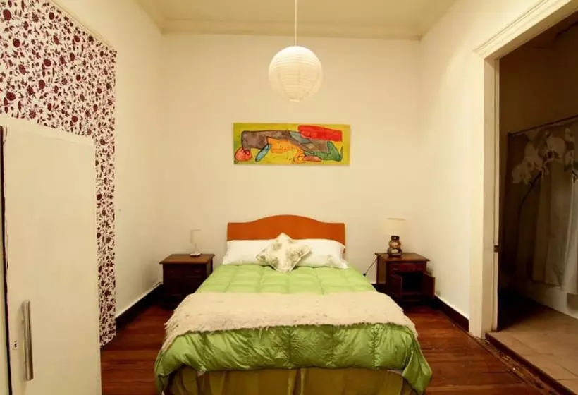 هتل La Valija Hostel