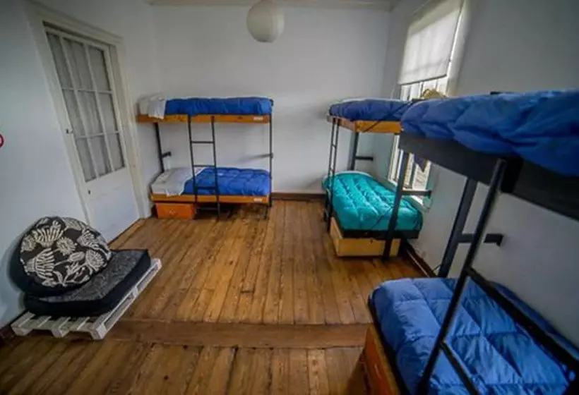 هتل La Valija Hostel
