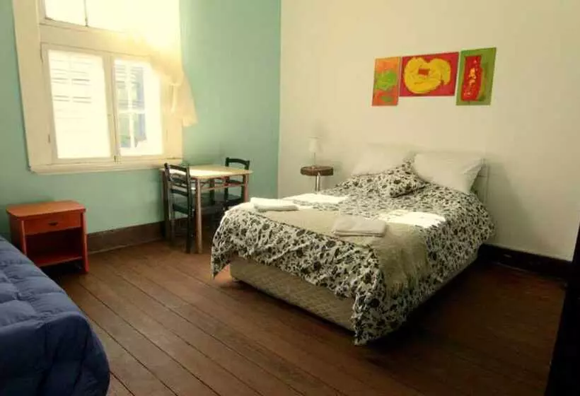 هتل La Valija Hostel