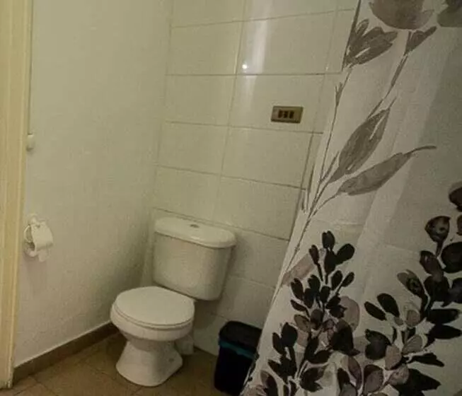 هتل La Valija Hostel