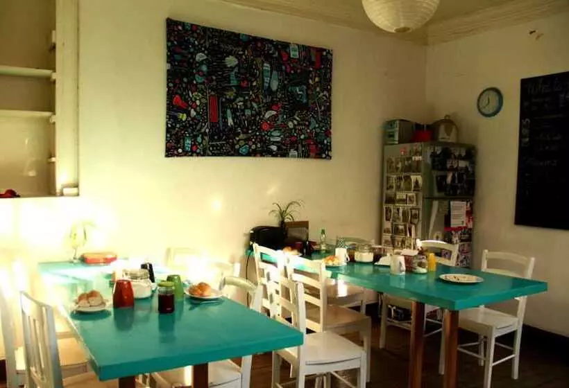 هتل La Valija Hostel