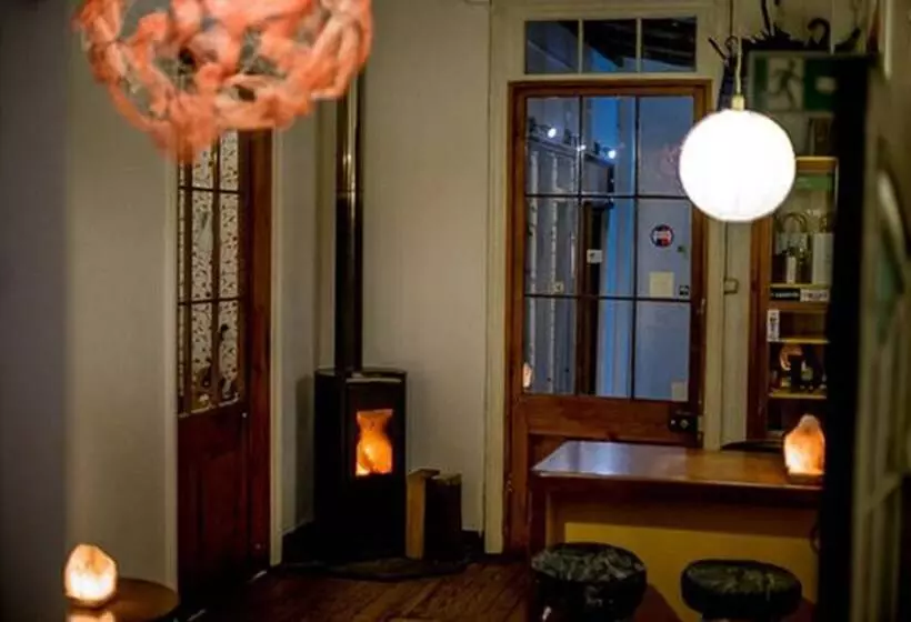 هتل La Valija Hostel