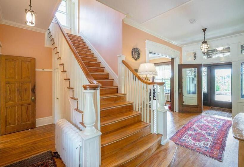 호텔 Lion S Head B&b