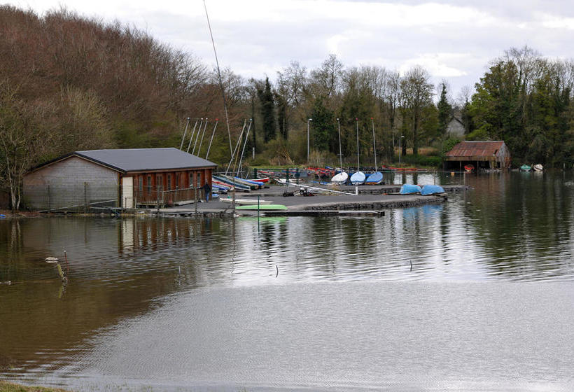 호텔 Lough Owel Lodge