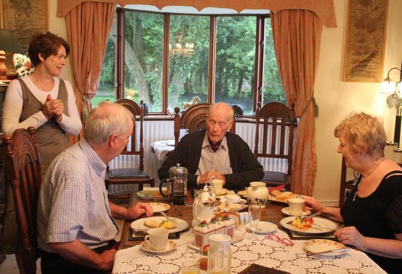 호텔 Lough Owel Lodge