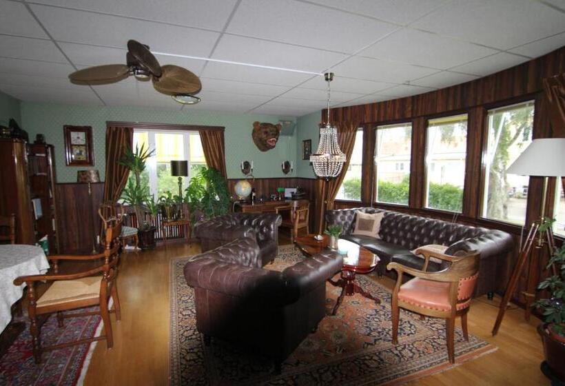 هتل Pensionat Frillesberg