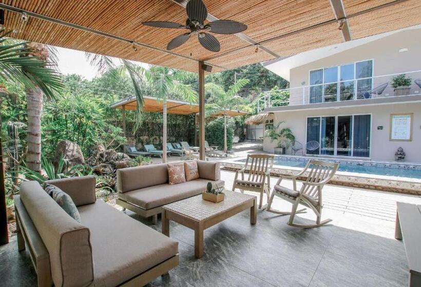 فندق Tamarindo Bay Suites   Self Check In, Adults Only