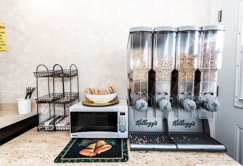 Niagara Parkway Court Motel