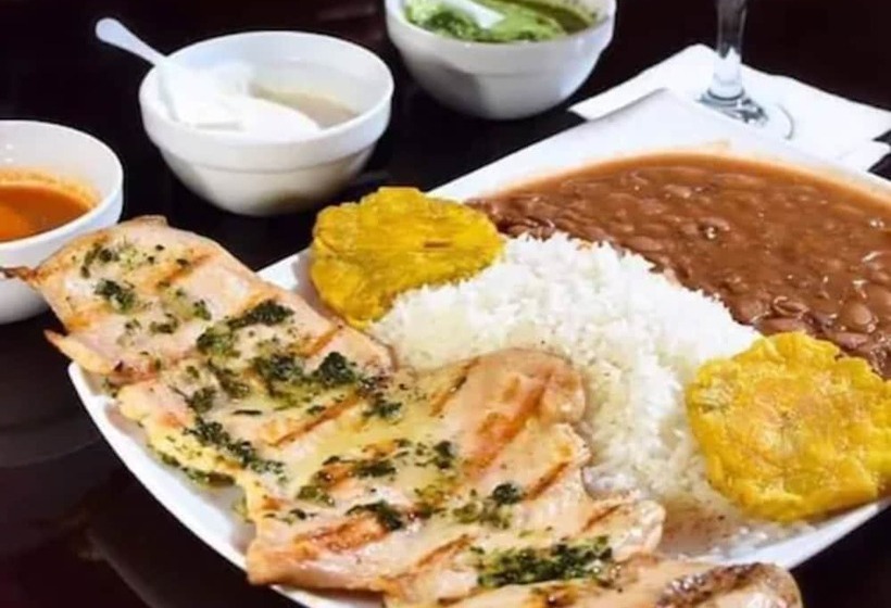 旅馆 Los Algarrobos