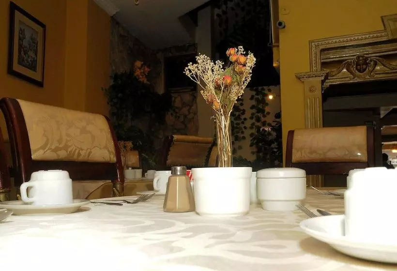 هتل Colony Inn