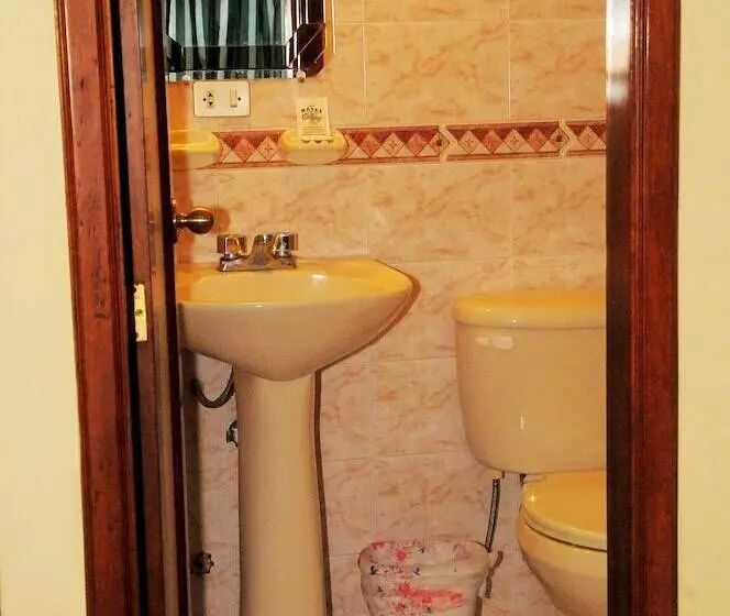 هتل Colony Inn