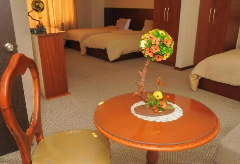 هتل Colony Inn