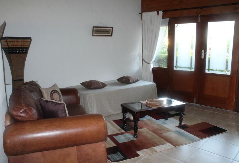 בית מלון כפרי Elephants Footprint Lodge