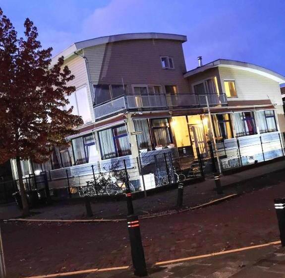 בית מלון כפרי Holland Lodge