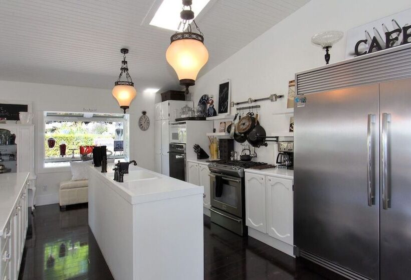 בית מלון כפרי Le Chateau Du Lac