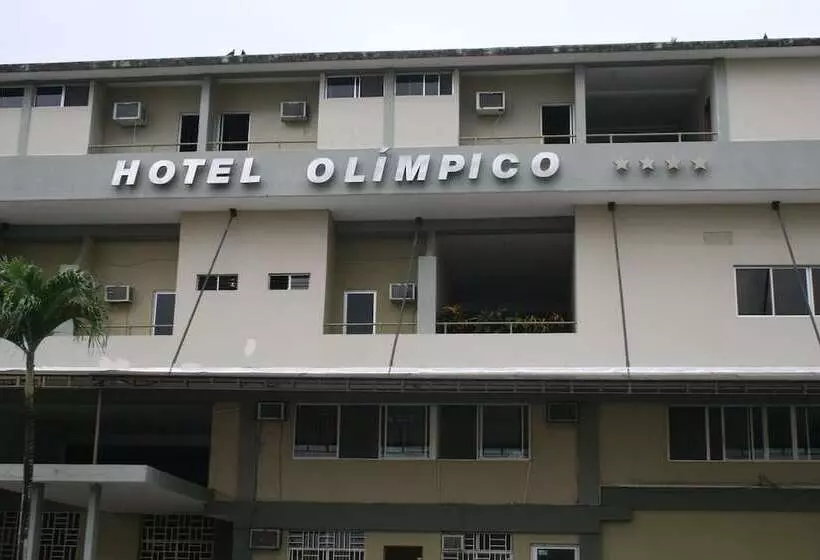 ホテル Olimpico Quevedo