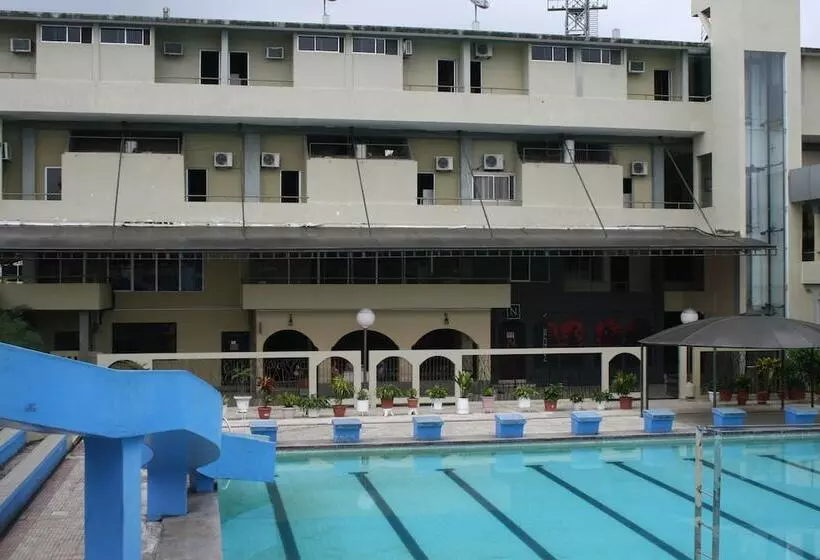 ホテル Olimpico Quevedo