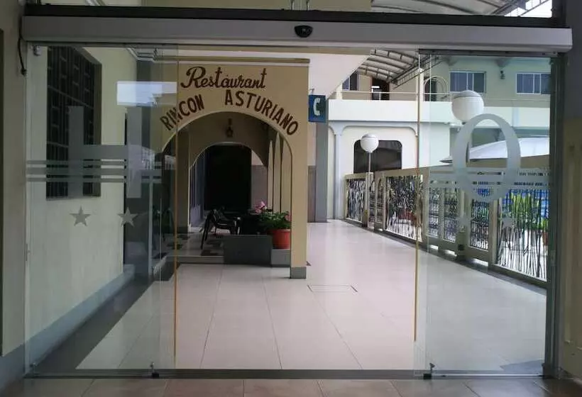 ホテル Olimpico Quevedo
