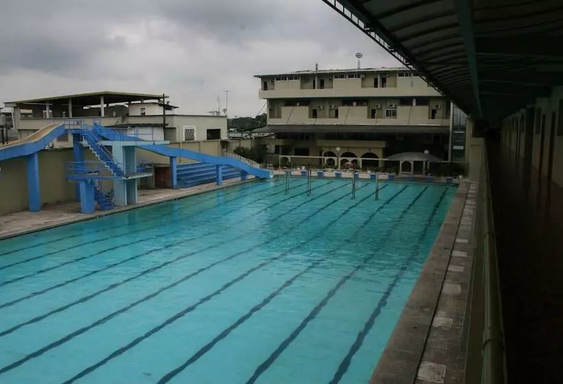ホテル Olimpico Quevedo
